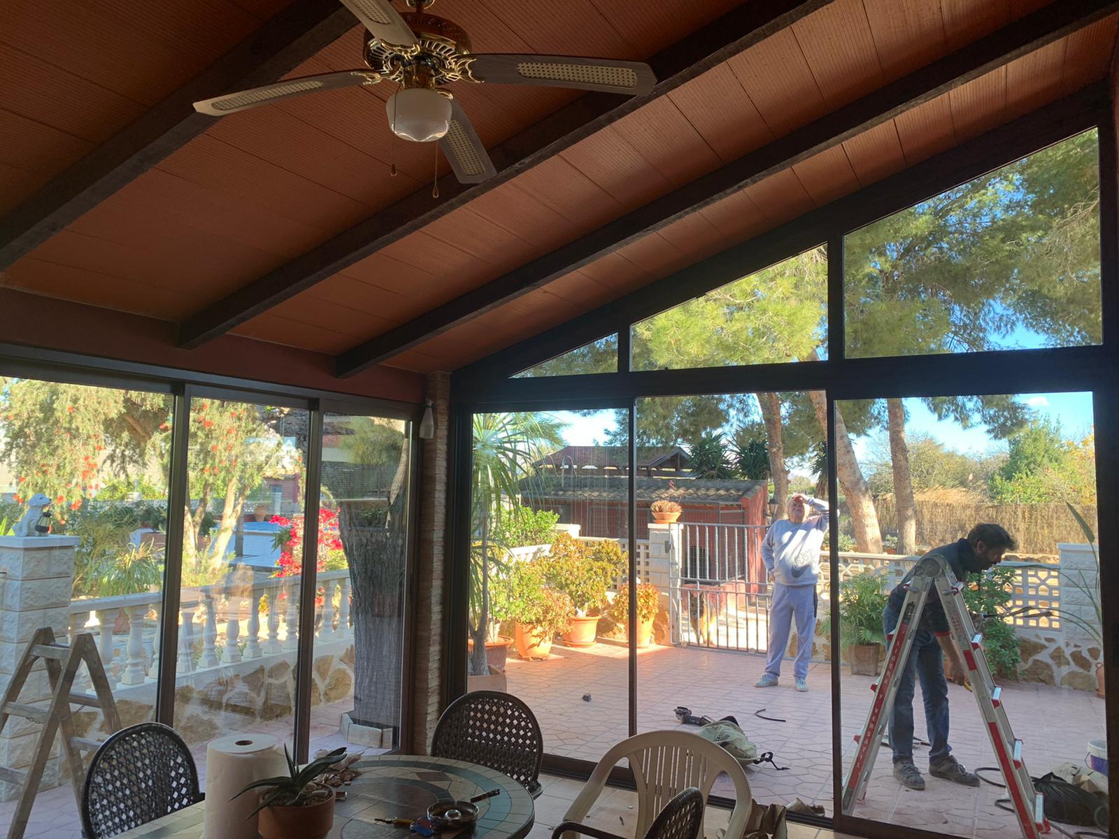 Pintura exterior de vivienda residencial