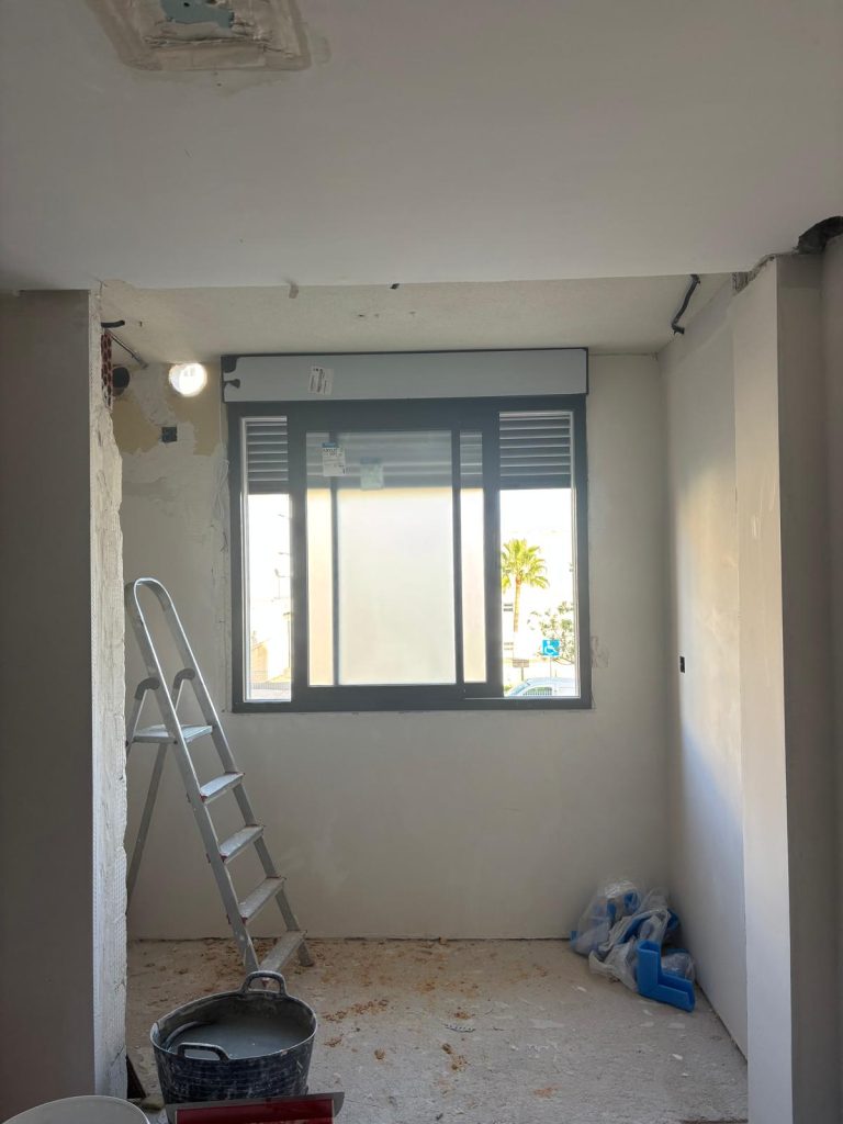 Pintura de muro exterior en colores neutros