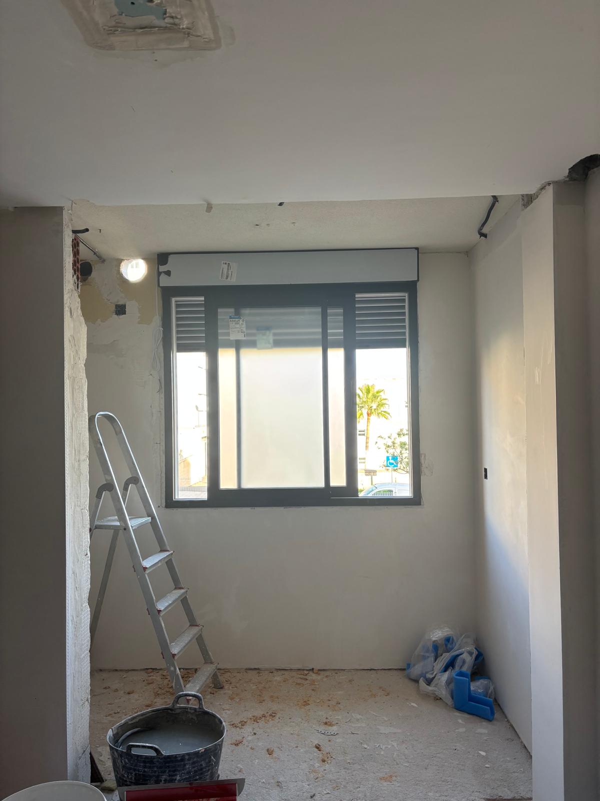 Pintura de muro exterior en colores neutros